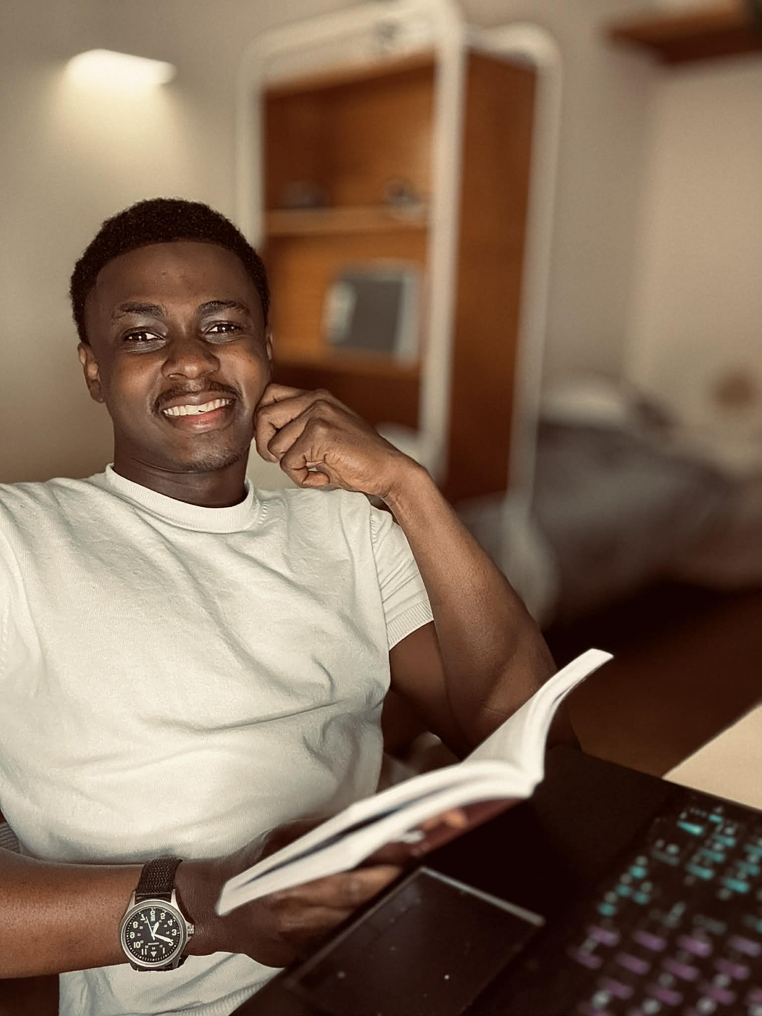 Igor Sadina Salvador - Reading